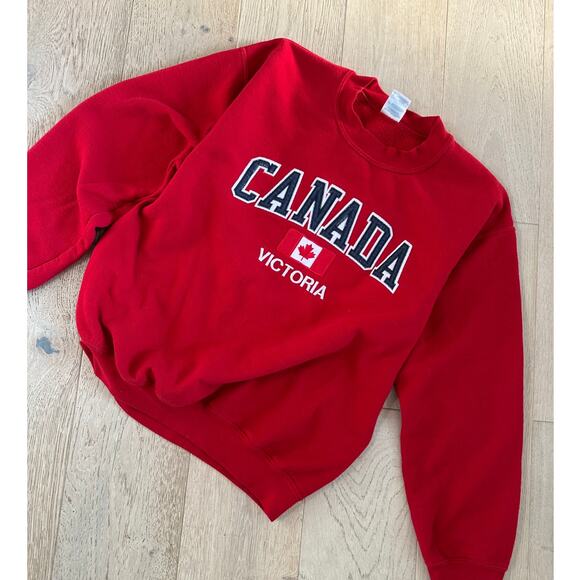 Vintage 90s Gildan Sweatshirt Logo Graphic Canada Victoria  Red Size Medium - Picture 1 of 5